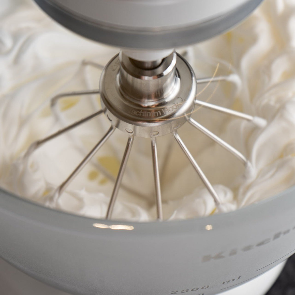 KitchenAid Metallfleischwolf und TschimmWhip Schneebesen Set