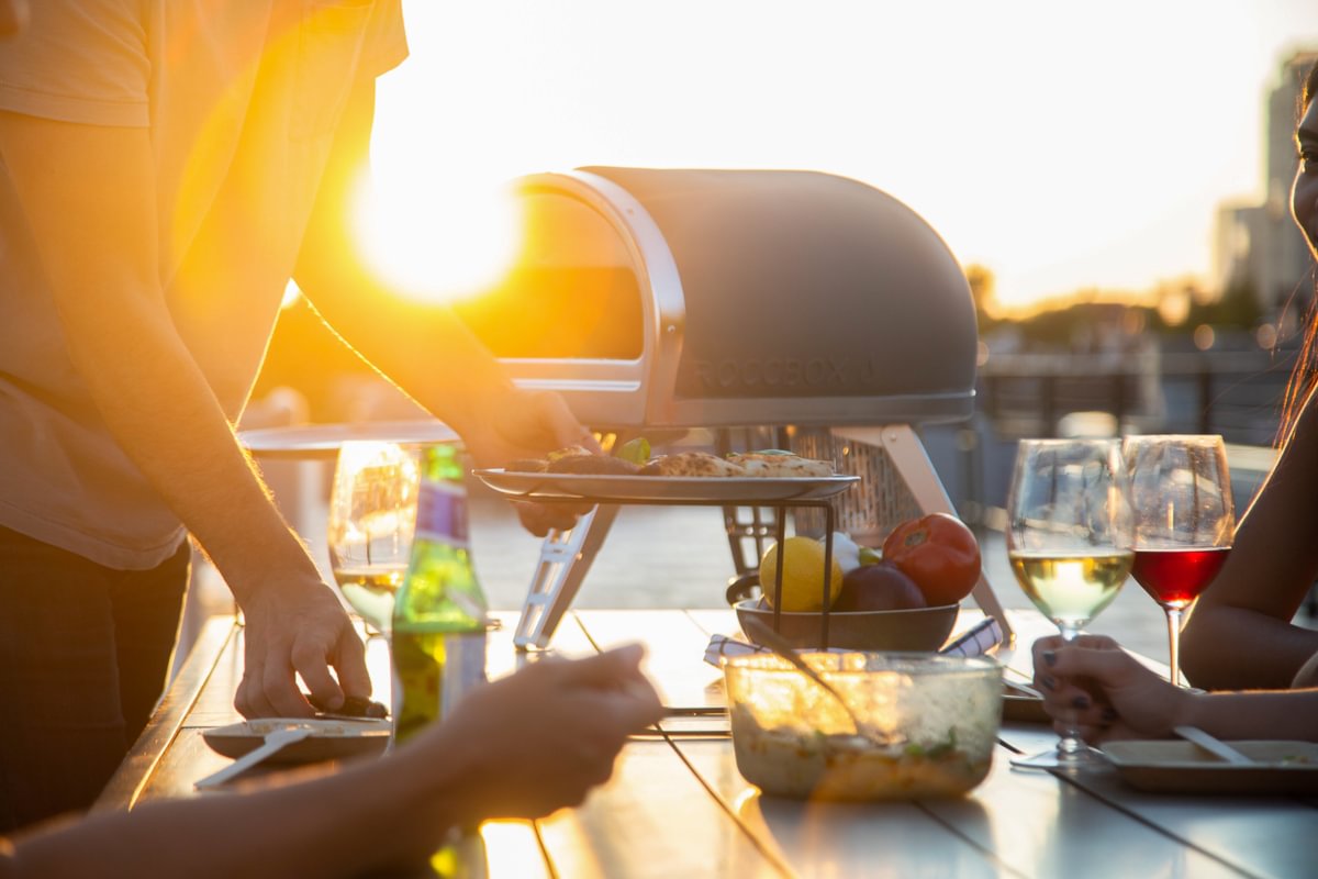 Gozney Roccbox Pizzaofen Set mit Abdeckhaube
